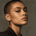 buzz cut femme portrait mode