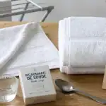 Serviettes de toilette moelleuses sans sèche-linge : vinaigre et bicarbonate pour retrouver la douceur