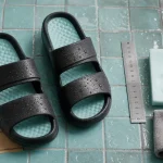 Claquettes confortables : semelle antidérapante et maintien
