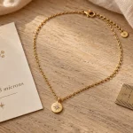 Chaine en plaqué or pour femme avec pendentif discret